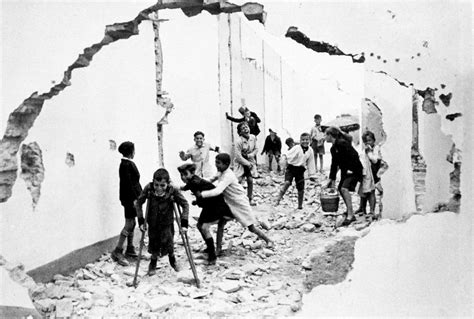 henri cartier bresson photojournalism.